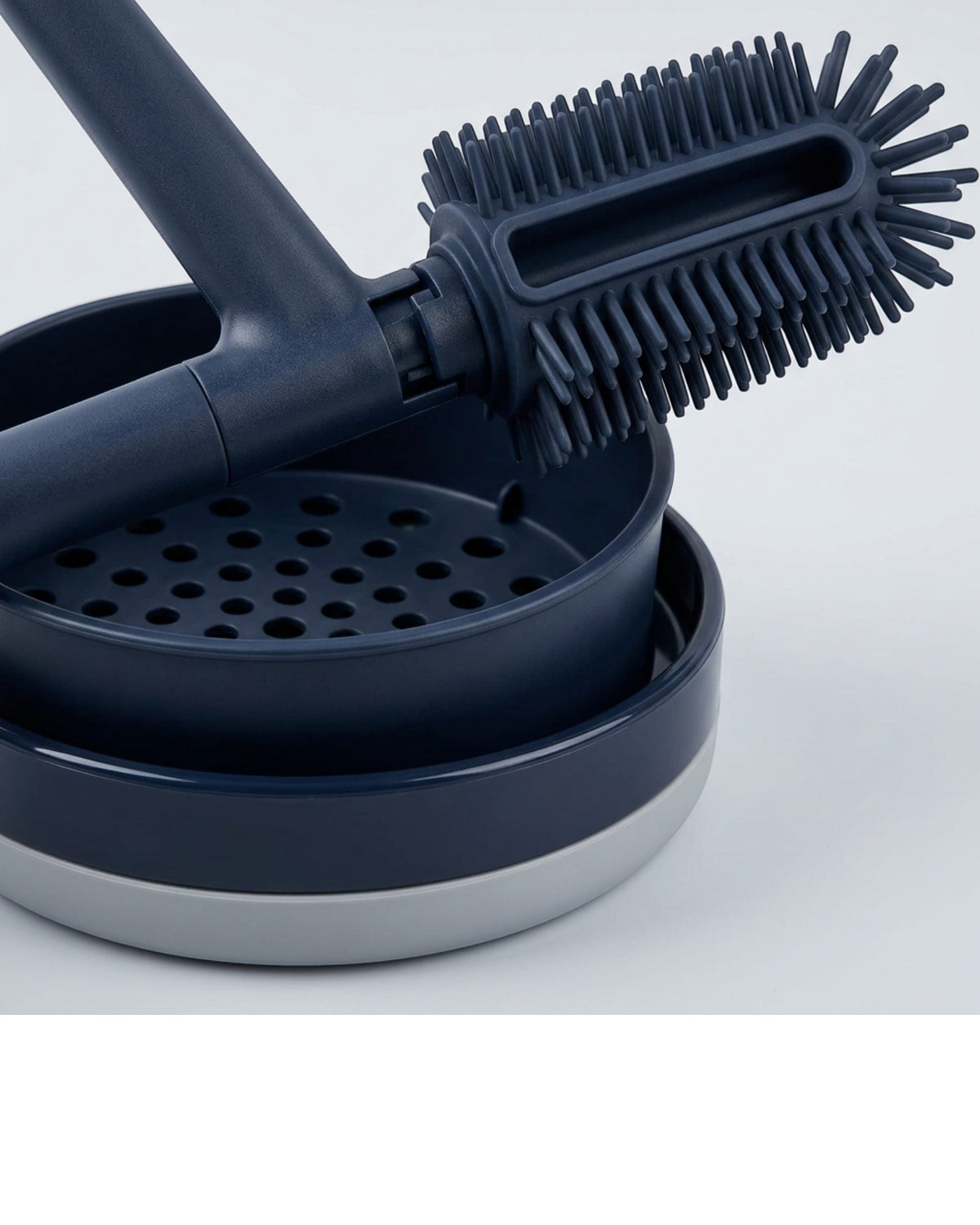 Fexlu Narrow U-Groove Silicone Toilet Brush with Dual-Layer Base Navy - Detail view